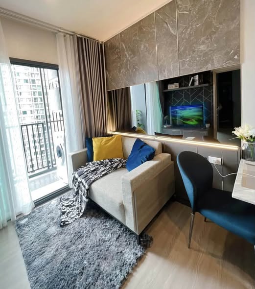 bedroom and living room of THE BASE Phetchaburi-Thonglor เดอะ เบส เพชรบุรี – ทองหล่อ