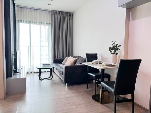 living room of THE BASE Phetchaburi-Thonglor เดอะ เบส เพชรบุรี – ทองหล่อ