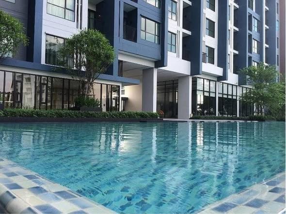 pool of THE BASE Rama 9-Ramkhamhaeng