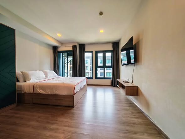 bedroom of THE BASE Sukhumvit 50