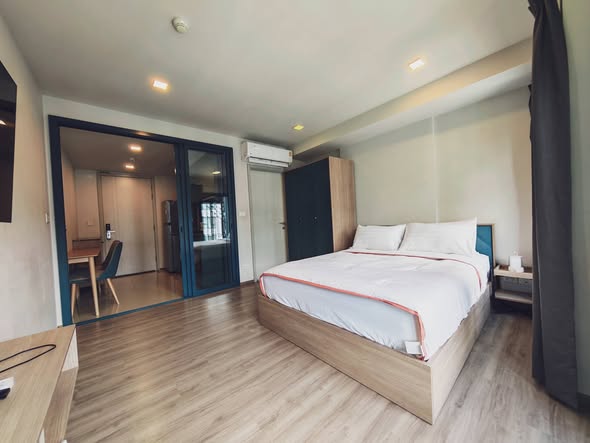 bedroom of THE BASE Sukhumvit 50