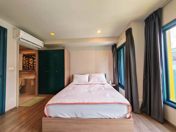 bedroom of THE BASE Sukhumvit 50