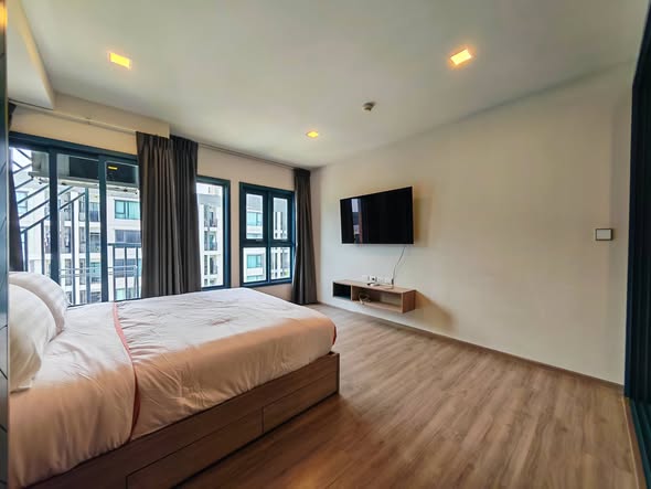 bedroom of THE BASE Sukhumvit 50