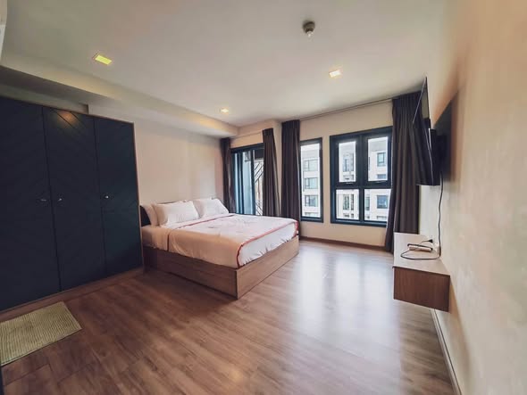 bedroom of THE BASE Sukhumvit 50