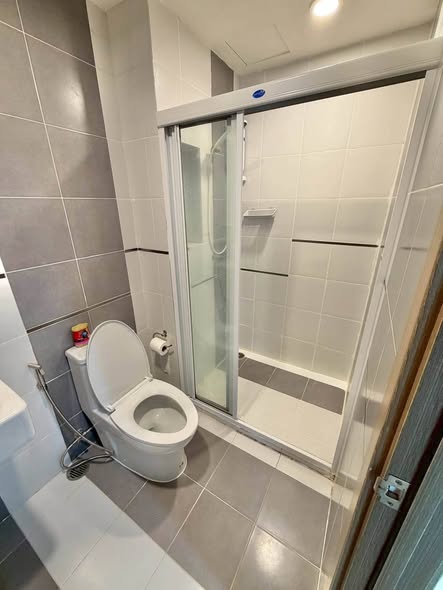 bathroom of THE BASE Sukhumvit 77