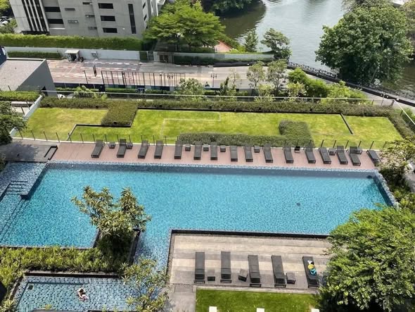 pool of THE BASE Sukhumvit 77