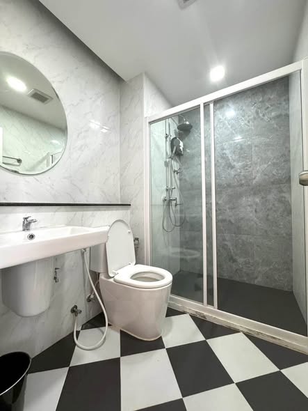 bathroom of THE CANALE condo by mobius