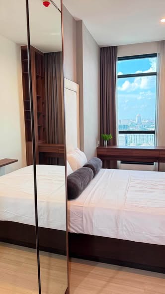 bedroom and room interior of The Capital Condo Ekkamai-Thong Lo