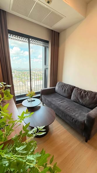 living room of The Capital Condo Ekkamai-Thong Lo