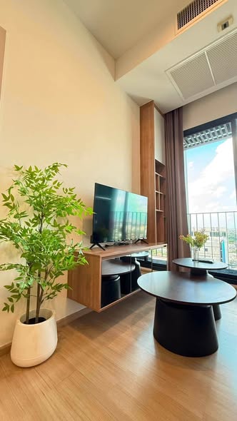 living room and room interior of The Capital Condo Ekkamai-Thong Lo