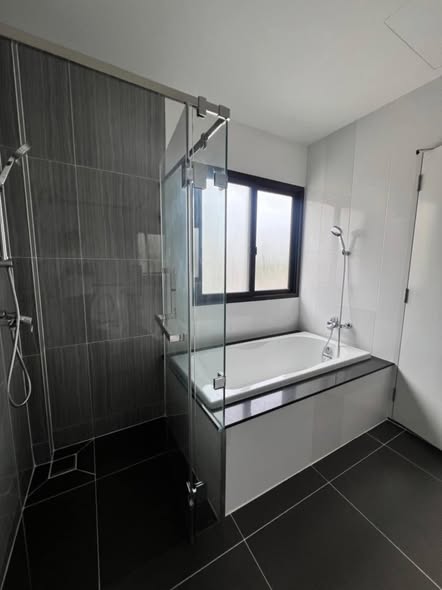room interior and bathroom of The City Ekkamai-Ladprao