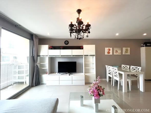 living room and bedroom of The Clover