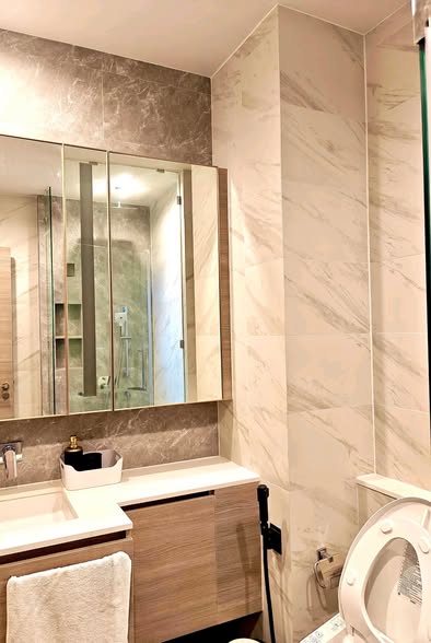 bathroom of The Crest Park Residences