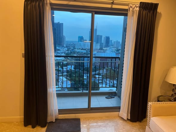 bedroom of The Crest Sukhumvit 34
