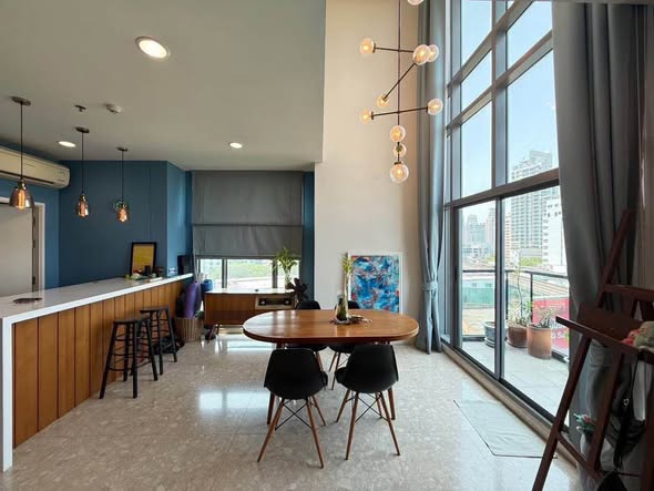 living room of The Crest Sukhumvit 34