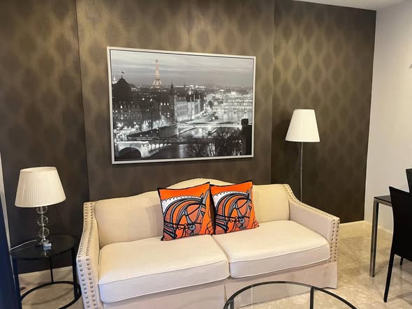 living room of The Crest Sukhumvit 34