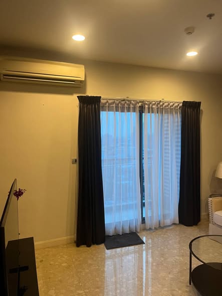 room interior of The Crest Sukhumvit 34