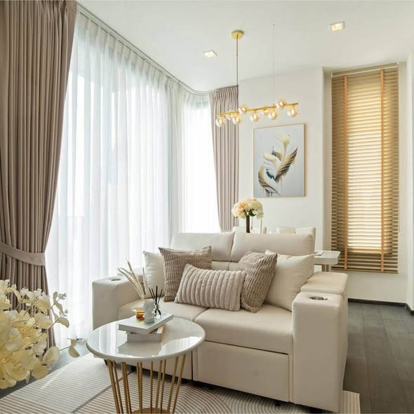 bedroom and living room of The Edge Sukhumvit 23