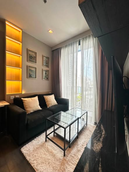 living room of The Edge Sukhumvit 23