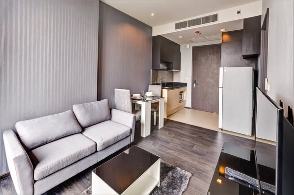 living room of The Edge Sukhumvit 23