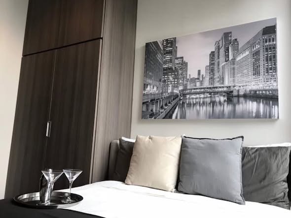 living room and bedroom of The Edge Sukhumvit 23