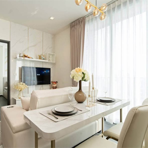 living room and room interior of The Edge Sukhumvit 23