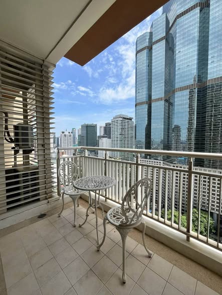 THE EMPIRE PLACE SATHON