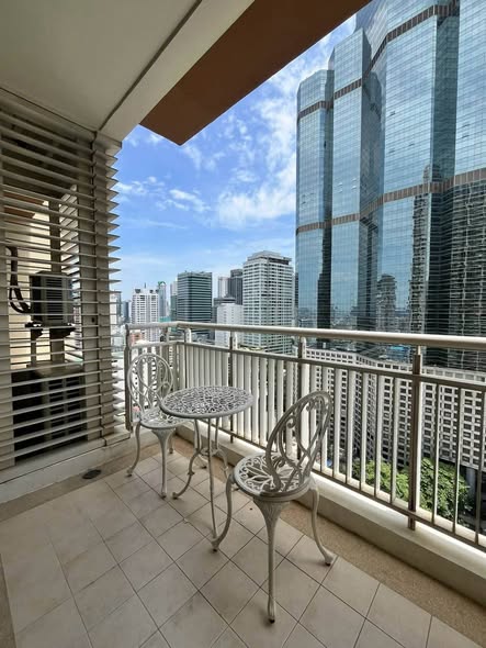 THE EMPIRE PLACE SATHON