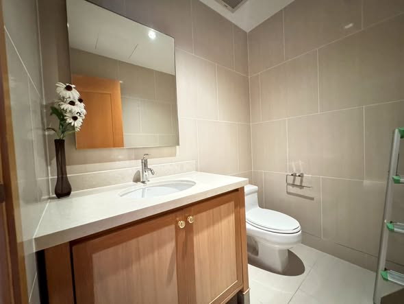 bathroom of The Emporio Place