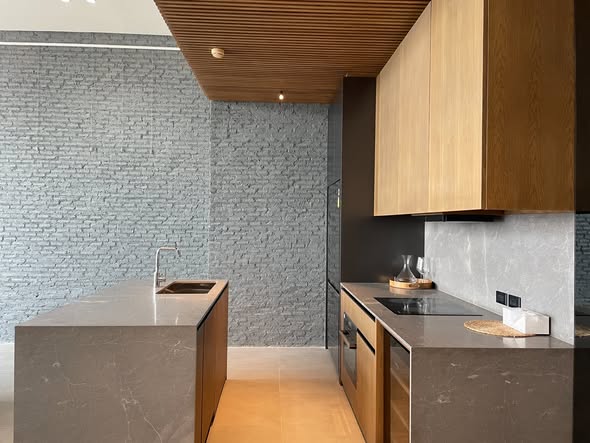 bathroom and kitchen of THE ESSE ASOKE
