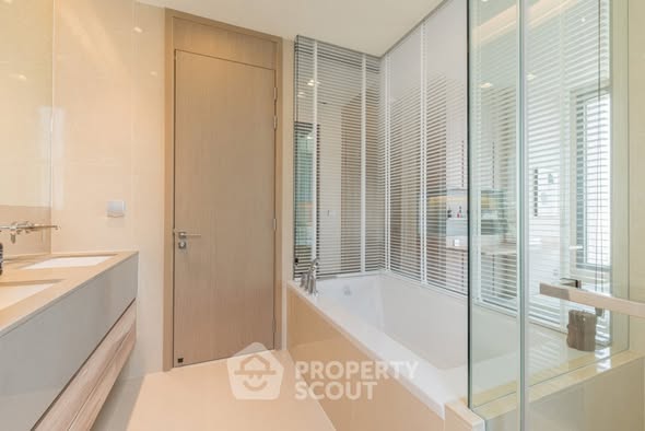 room interior and bathroom of THE ESSE ASOKE