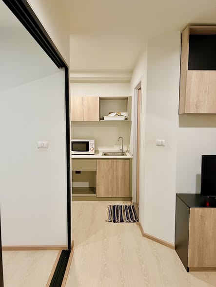 room interior and bathroom of The Excel Groove