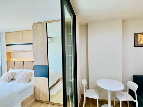 bedroom and room interior of The Excel Hideaway Sukhumvit 71