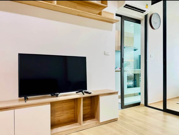 living room and room interior of The Excel Hideaway Sukhumvit 71