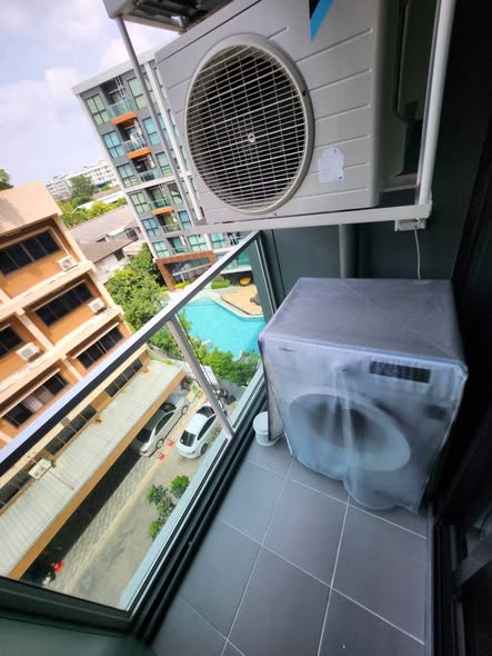 bathroom of The Excel Ratchada 18