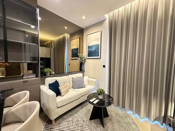 bedroom and living room and bathroom of THE EXTRO Phayathai-Rangnam
