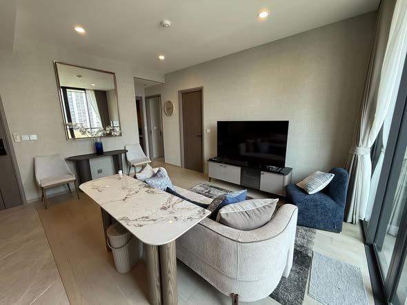 living room and bedroom of THE EXTRO Phayathai-Rangnam
