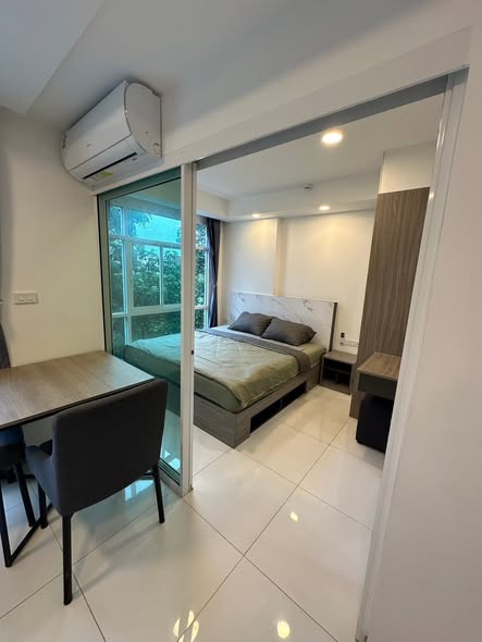bedroom and room interior of The Green City 2 Condominium 绿城公寓2