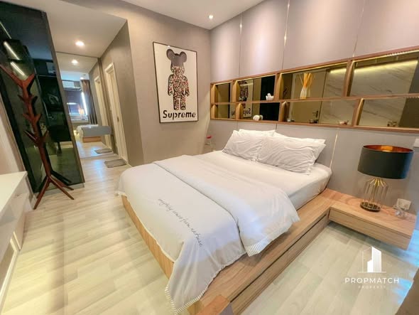 bedroom of The Key Sathon-Charoen Rat