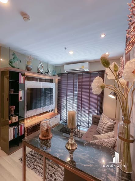 living room and bedroom and bathroom of The Key Sathon-Charoen Rat