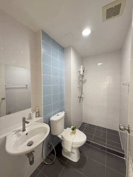 bathroom of The Kith Plus Sukhumvit 113