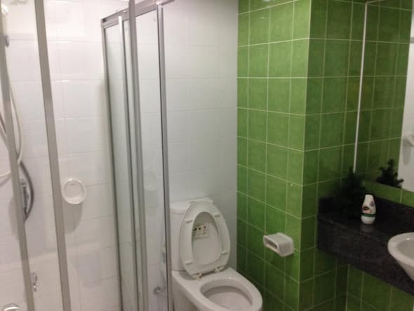 bathroom of The Link Sukhumvit 50