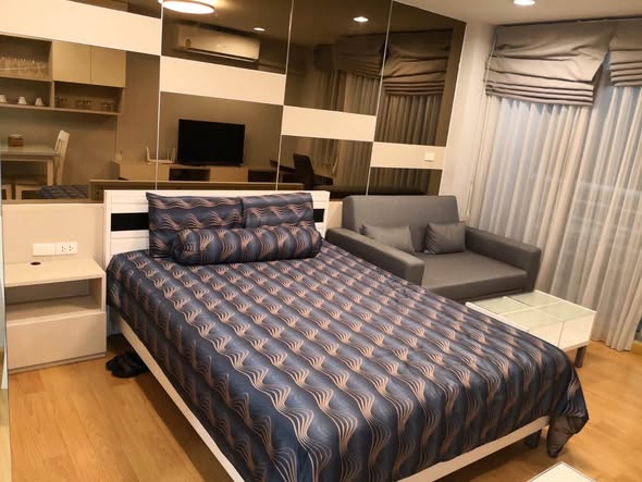 bedroom of The Link Sukhumvit 50