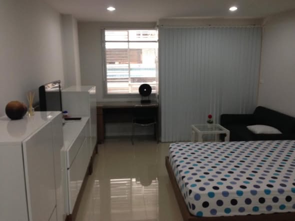 bedroom of The Link Sukhumvit 50