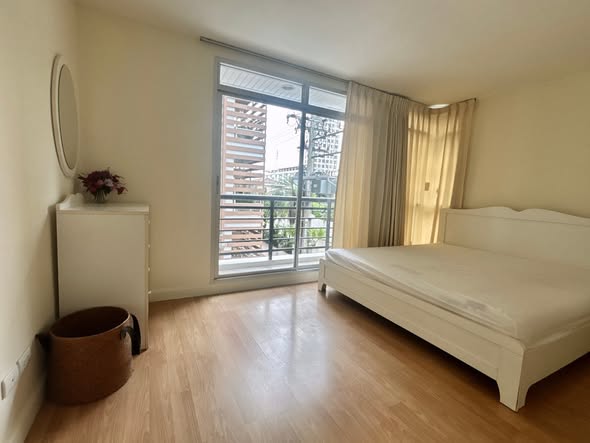 bedroom of The Link Sukhumvit 50