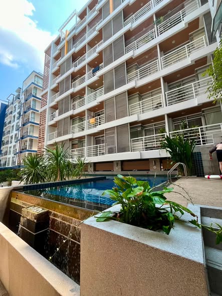 pool of The Link Sukhumvit 50