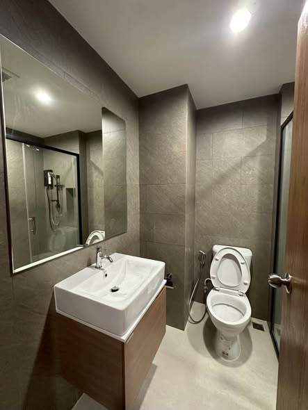 bathroom of The Livin Ramkhamhaeng : เดอะ ลิฟวิ่น รามคำแหง