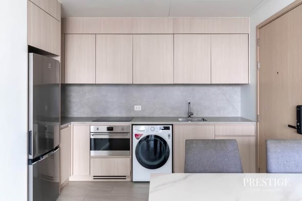 The Lofts Silom by Raimon Land