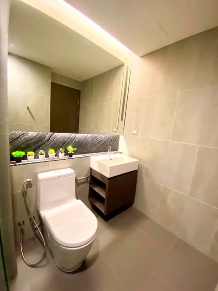 bathroom of The Lumpini 24
