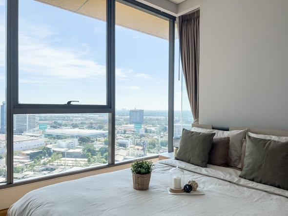 bedroom of The Lumpini 24